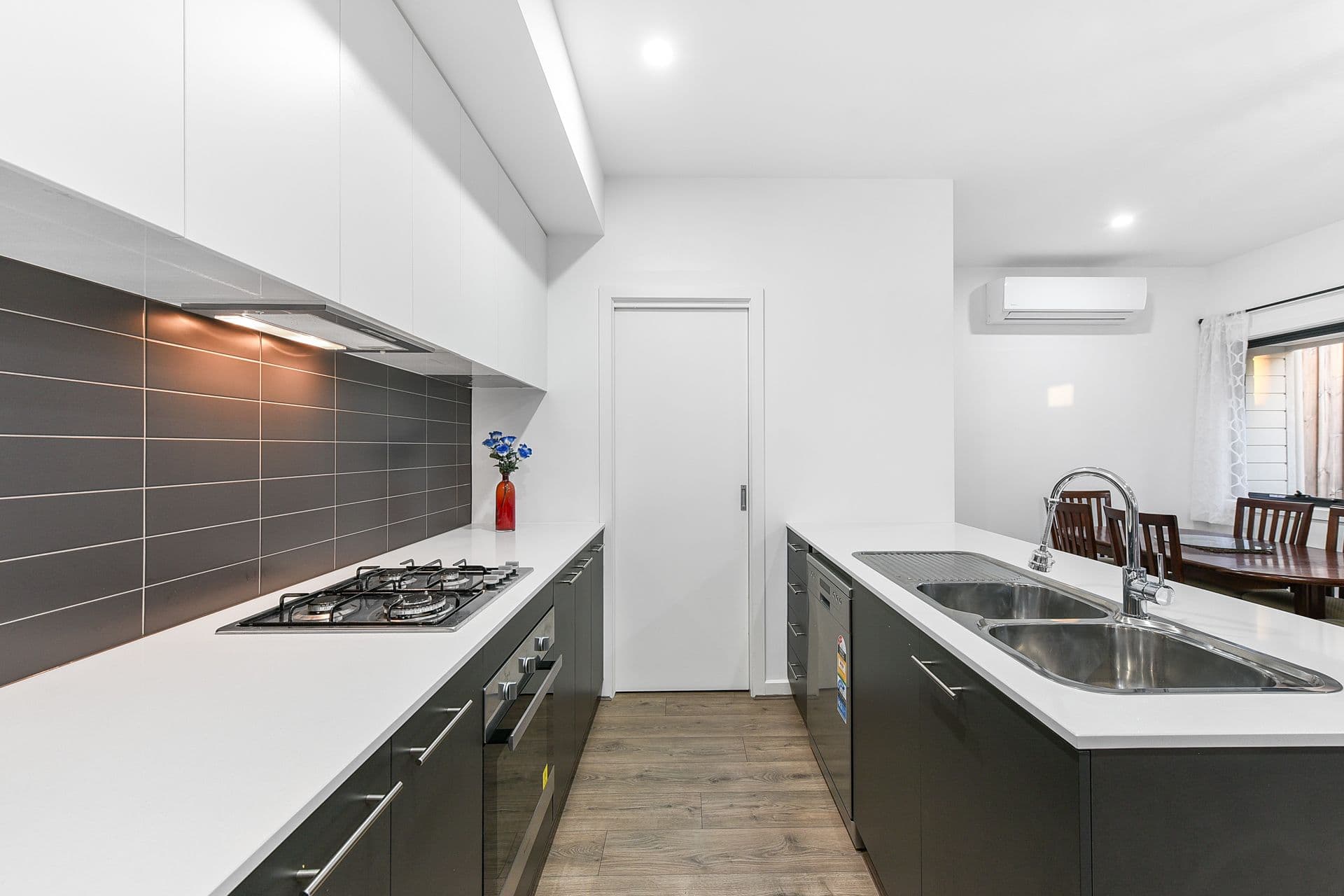 33 Photinia Street, Doveton VIC 3177, Doveton - Thumbnail 2