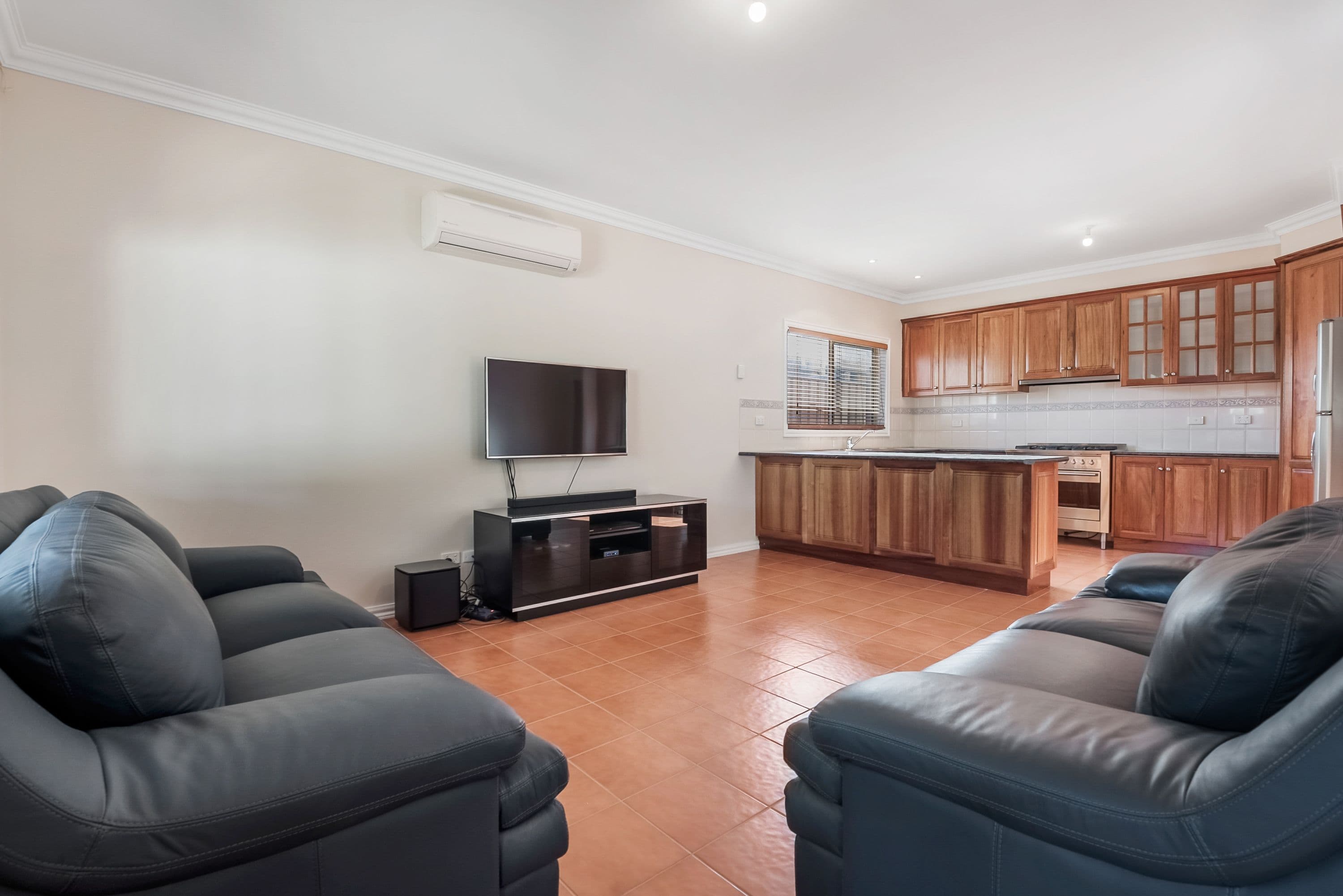 4 Greenwich Crescent, Caroline Springs VIC 3023, Caroline Springs - Thumbnail 3