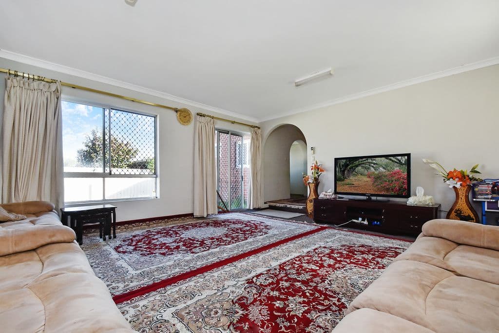 96 Girrawheen Avenue, Girrawheen WA 6064, Girrawheen - Thumbnail 3