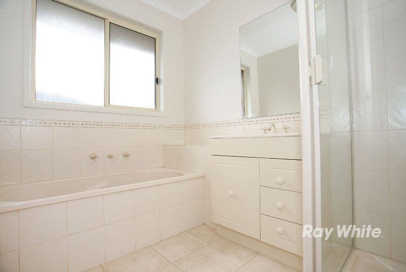 27 Genista Road, CRANBOURNE VIC 3977, Cranbourne West - Thumbnail 6