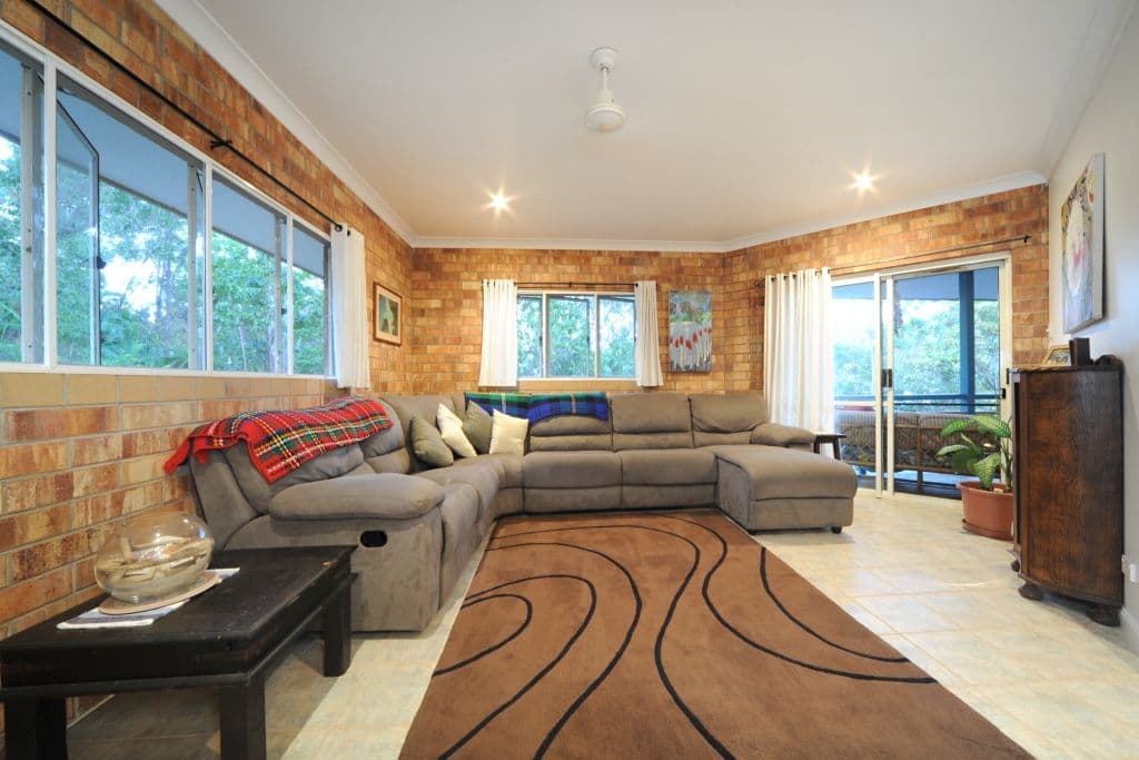4 Dixon Place, CANNONVALE QLD 4802, Cannonvale - Thumbnail 2