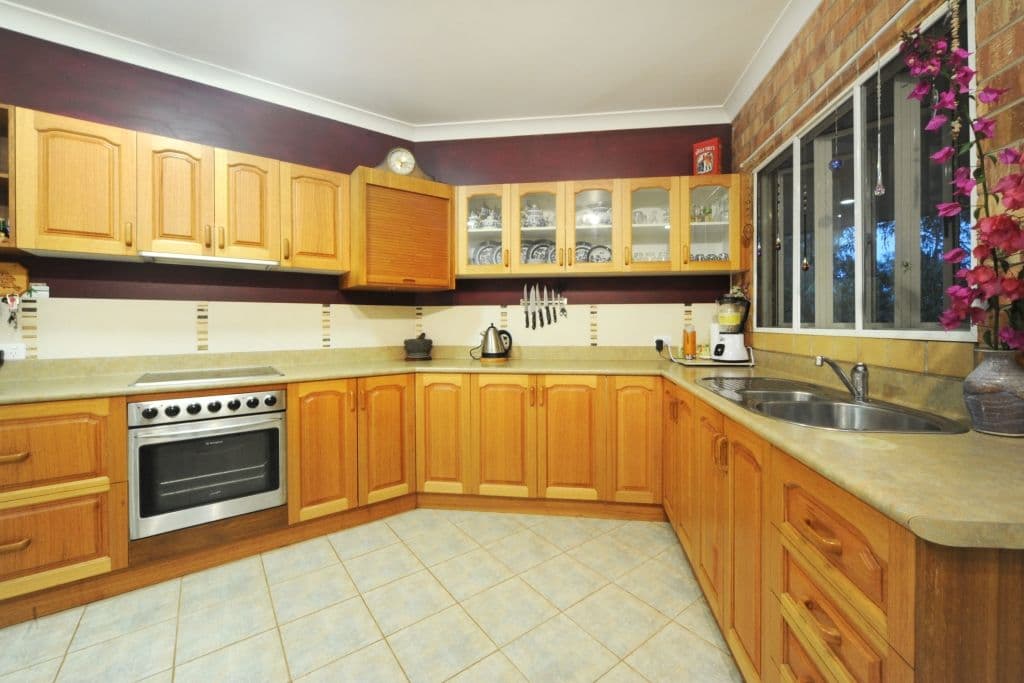 4 Dixon Place, CANNONVALE QLD 4802, Cannonvale - Thumbnail 3
