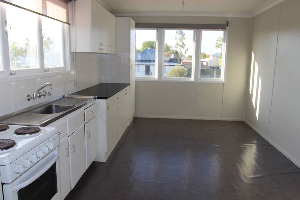 106 Edward Street, Charleville QLD 4470, Charleville - Thumbnail 2
