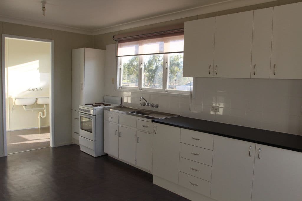 106 Edward Street, Charleville QLD 4470, Charleville - Thumbnail 4
