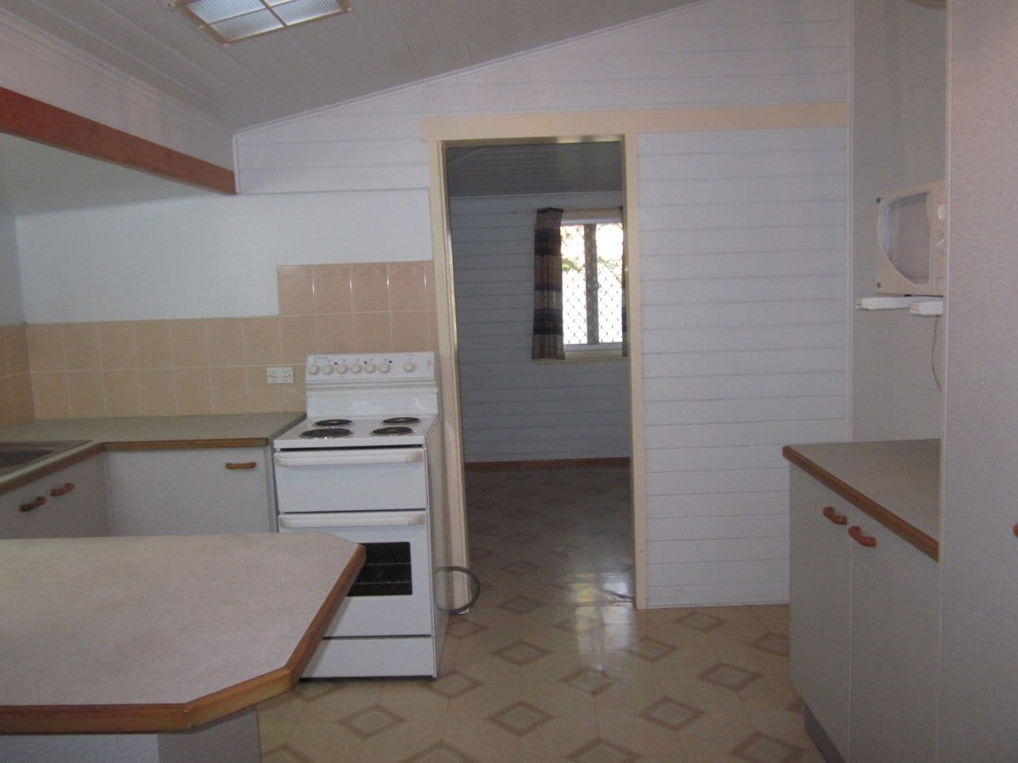 2 Whalley Street, BARGARA QLD 4670, Bargara - Thumbnail 4
