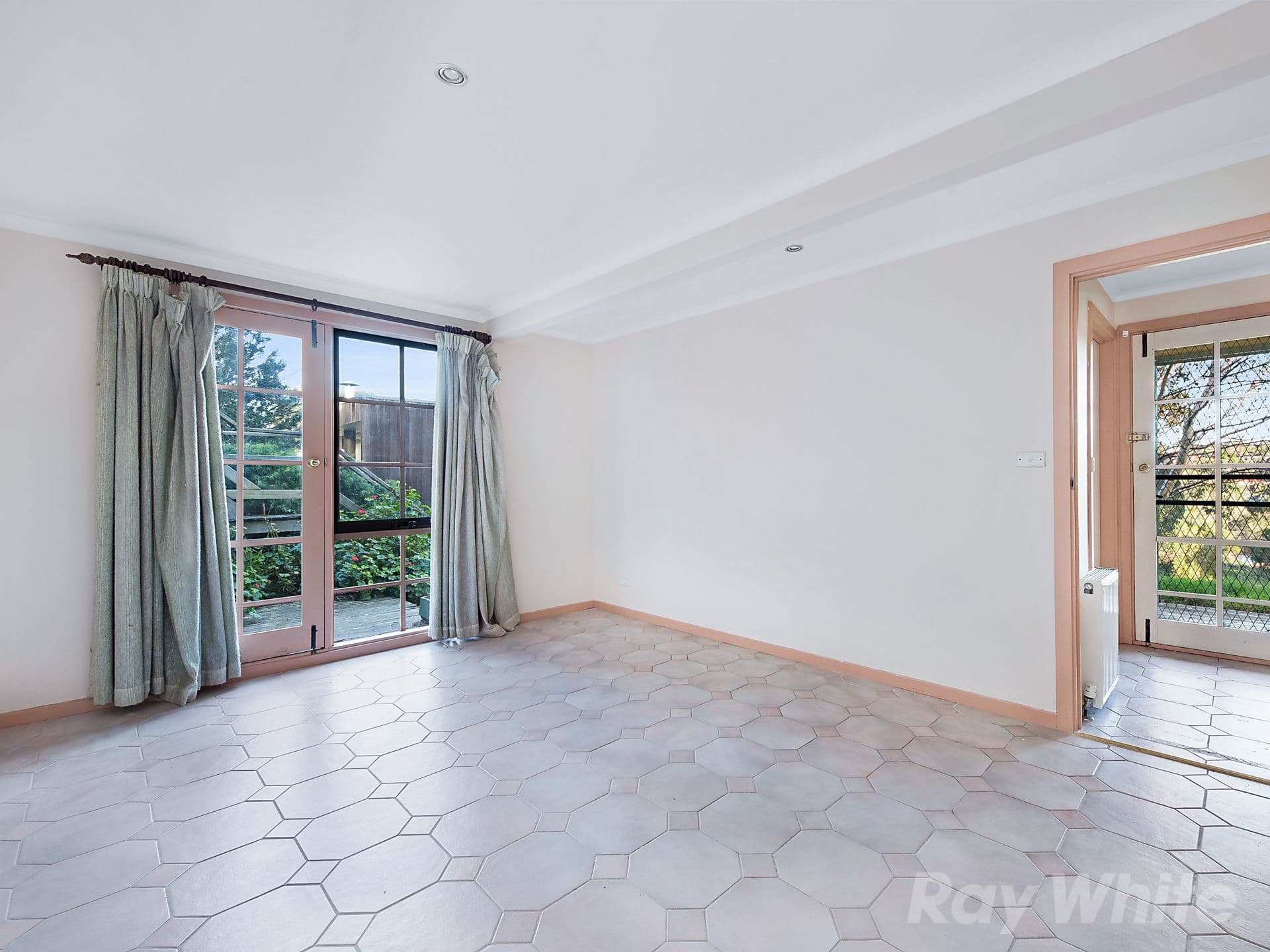 24 Carrol Grove, Mount Waverley VIC 3149, Mount Waverley - Thumbnail 3
