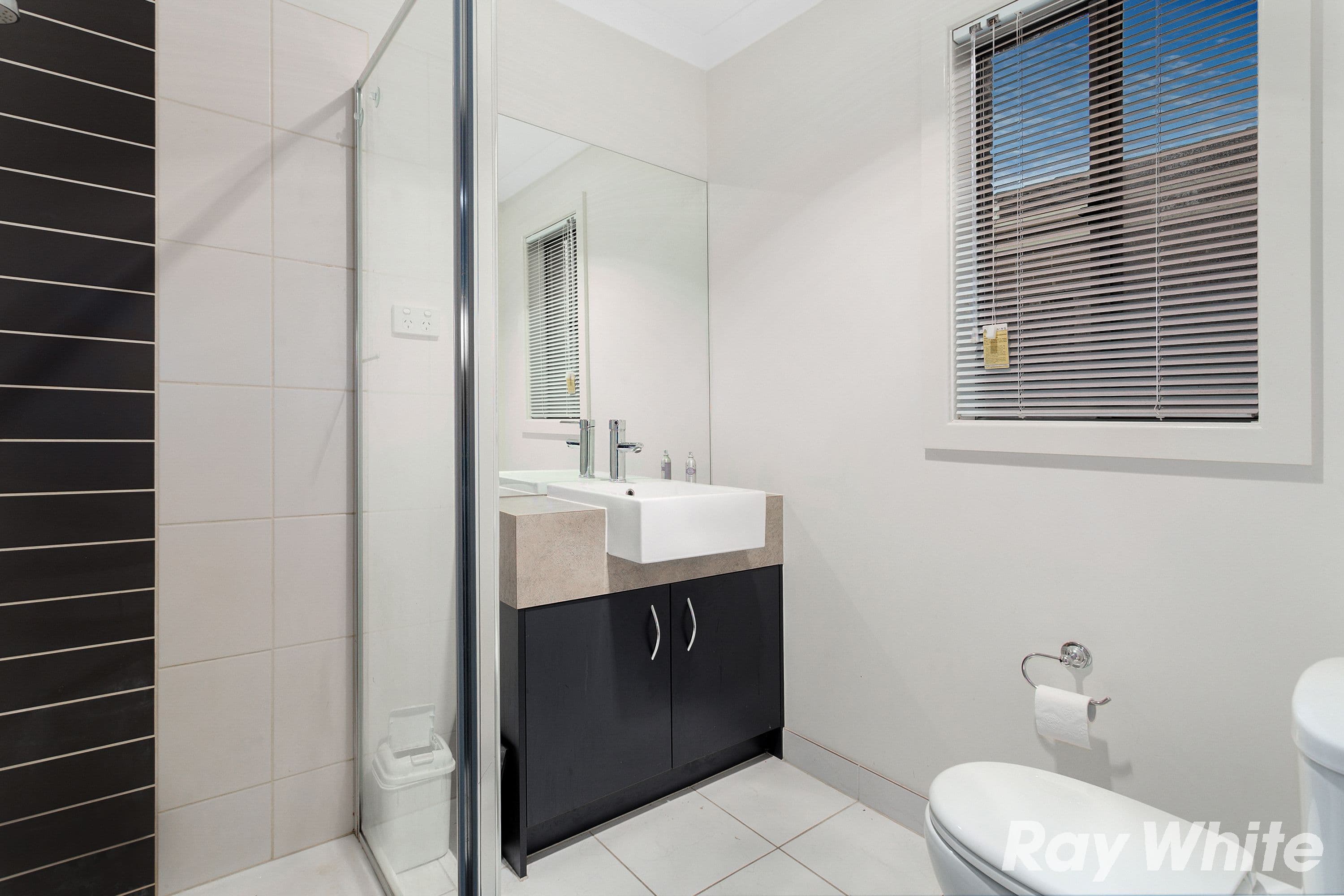 61 Fallingwater Drive, Pakenham VIC 3810, Pakenham - Thumbnail 3