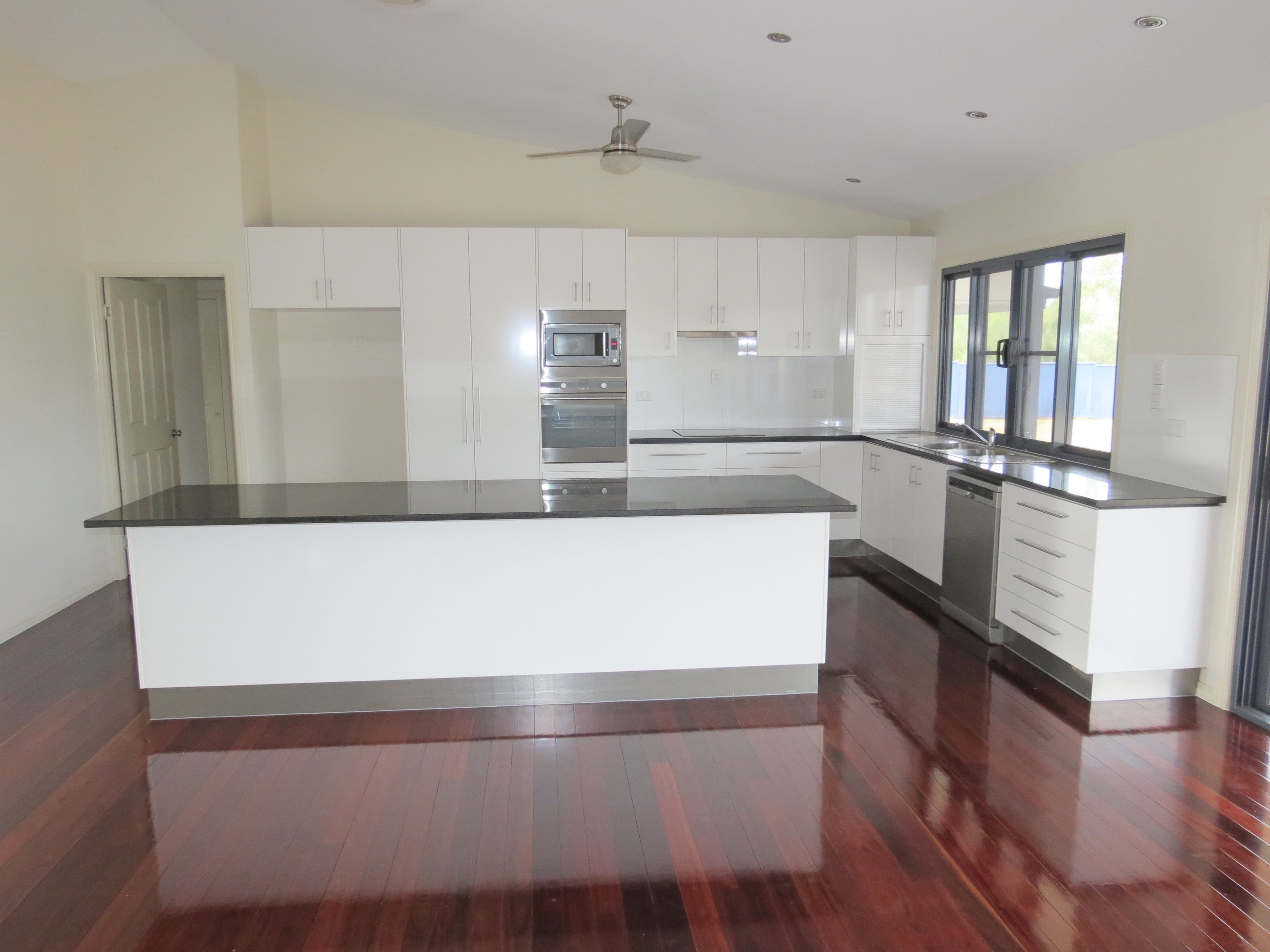2 Birch Drive, Emerald QLD 4720, Emerald - Thumbnail 5