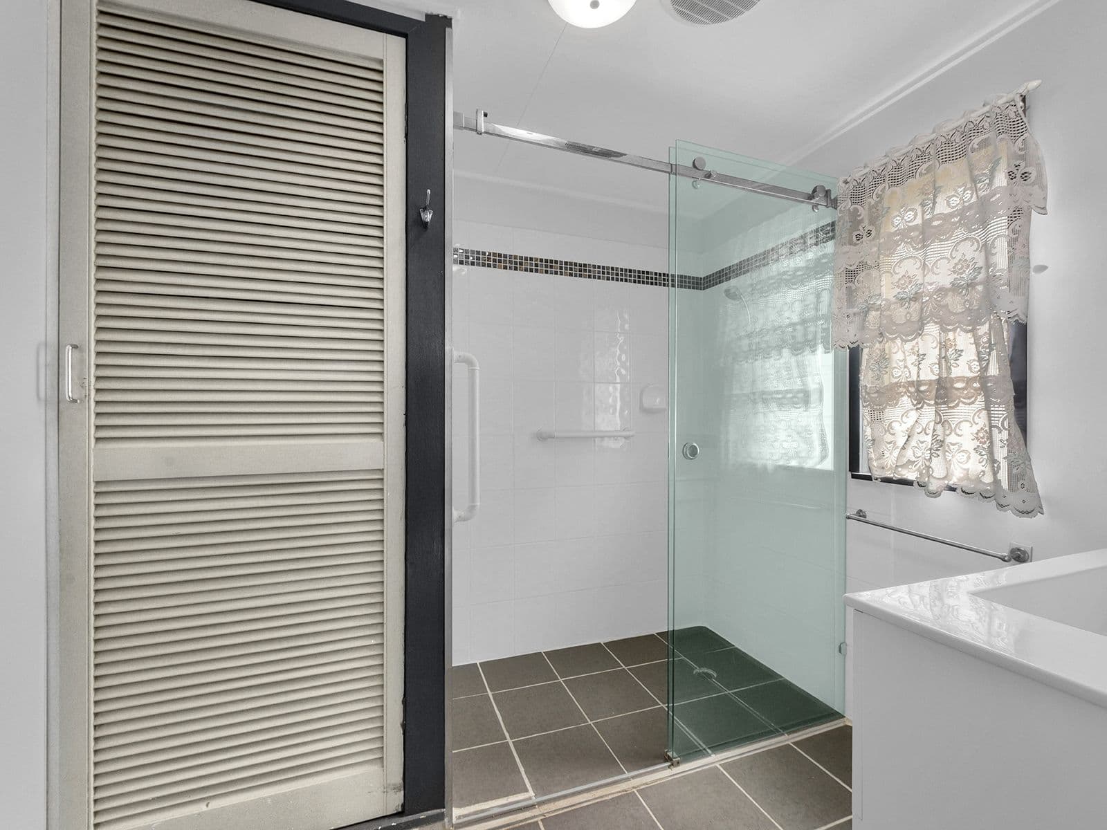 158 Barrack Road, Cannon Hill QLD 4170, Cannon Hill - Thumbnail 8