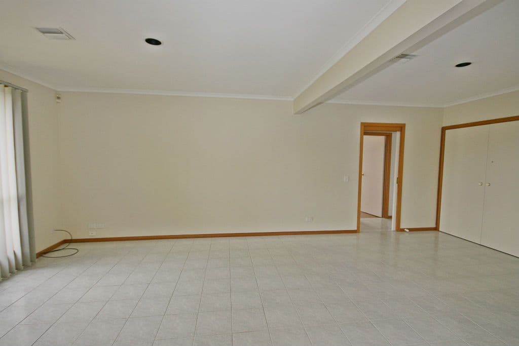 62 Saratoga Crescent, KEILOR DOWNS VIC 3038, Keilor Downs - Thumbnail 3