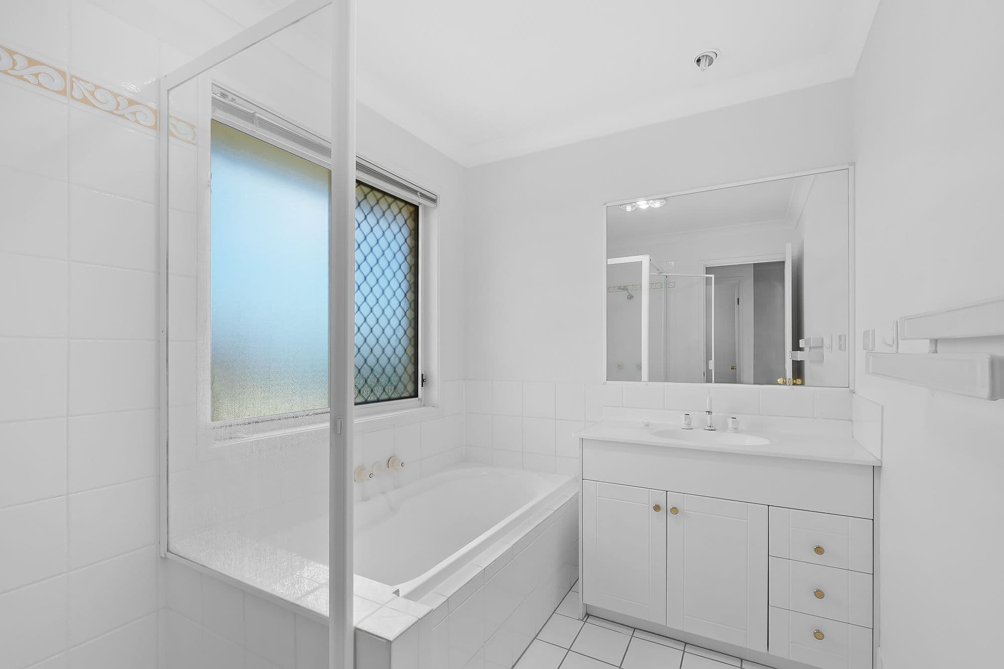 12 Clearmount Crescent, Carindale QLD 4152, Carindale - Thumbnail 6