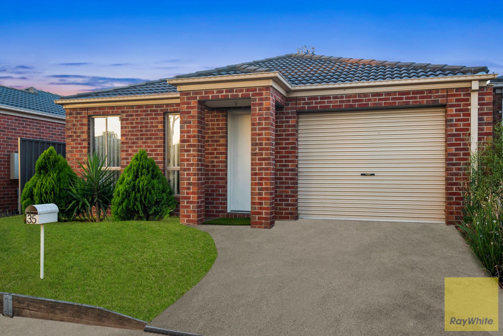 35 Rocky Gate Drive, Truganina VIC 3029, Truganina - Thumbnail 2