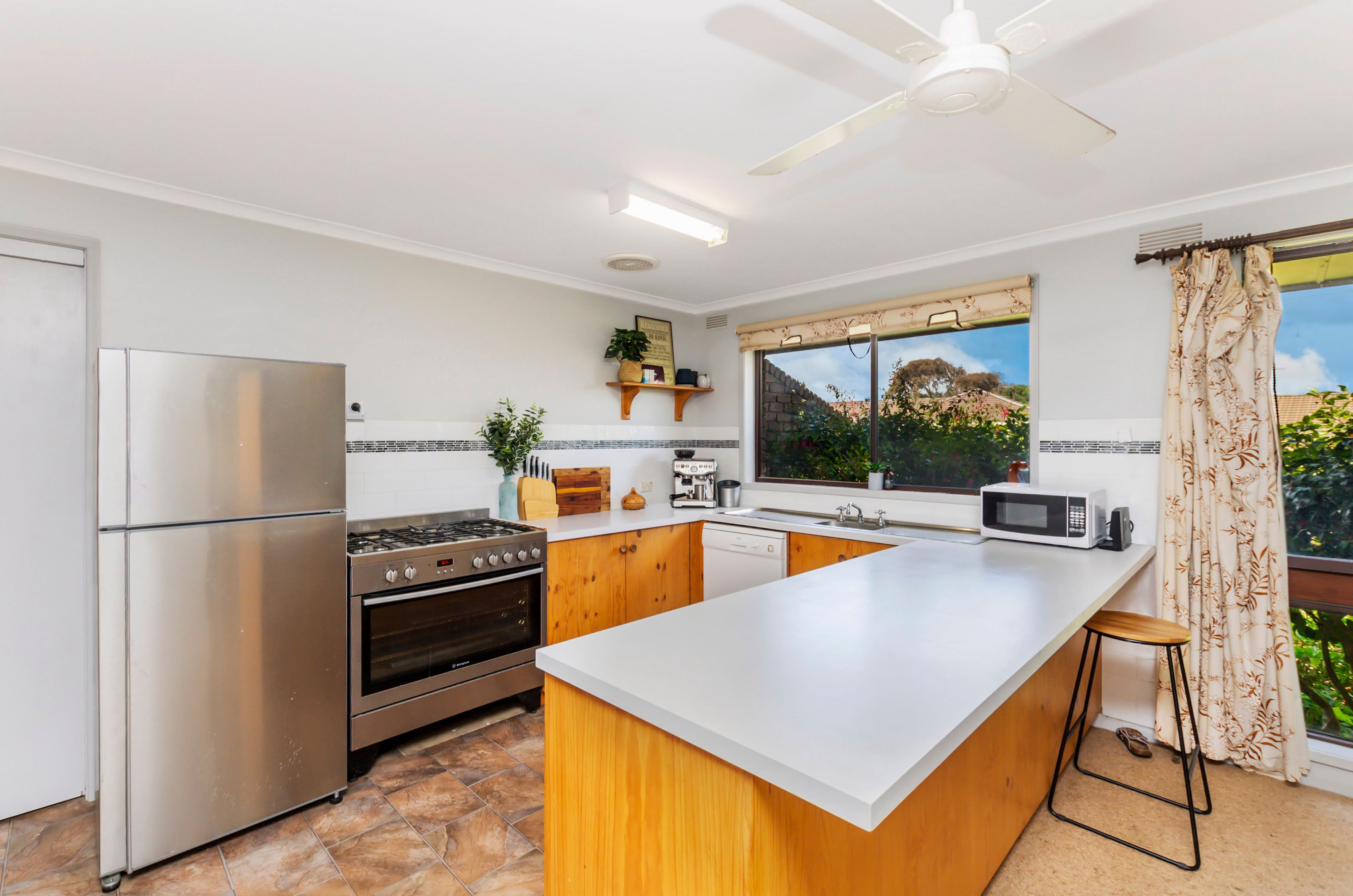 19 Heydon Avenue, Warrnambool VIC 3280, Warrnambool - Thumbnail 3