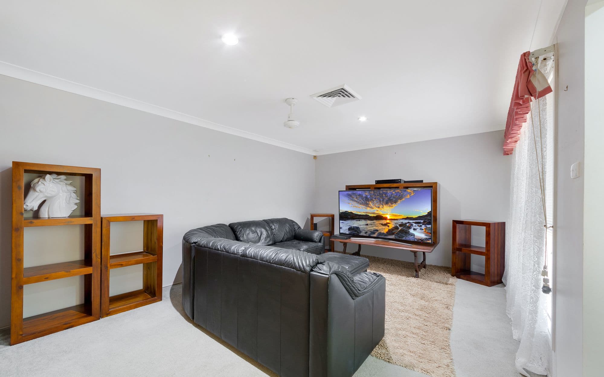 8 Derwent Place, Kearns NSW 2558, Kearns - Thumbnail 2