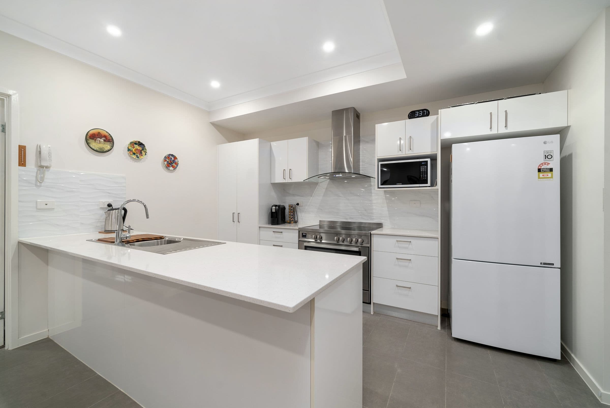 2 Manley Street, Redcliffe QLD 4020, Redcliffe - Thumbnail 6