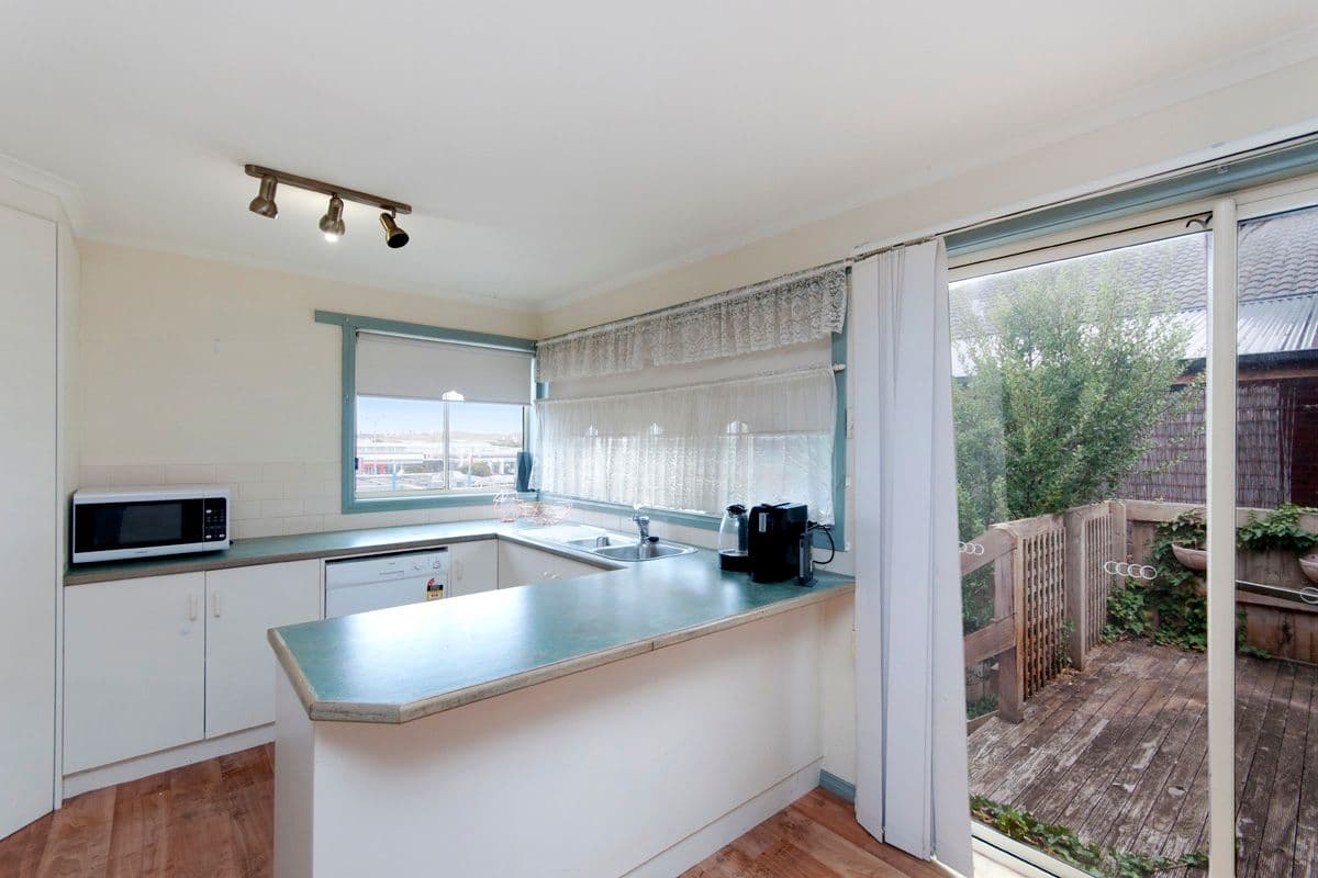20 Rongoa Drive, WARRNAMBOOL VIC 3280, Warrnambool - Thumbnail 2