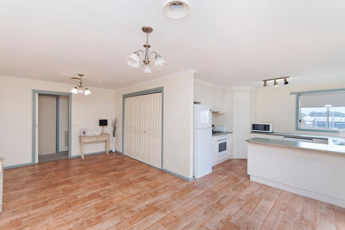 20 Rongoa Drive, WARRNAMBOOL VIC 3280, Warrnambool - Thumbnail 3