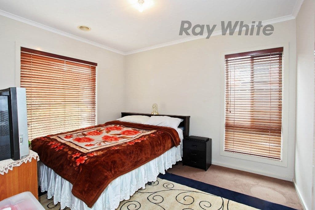 39 Astley Crescent, Point Cook VIC 3030, Point Cook - Thumbnail 2