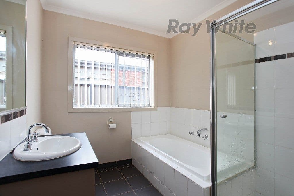 39 Astley Crescent, Point Cook VIC 3030, Point Cook - Thumbnail 3
