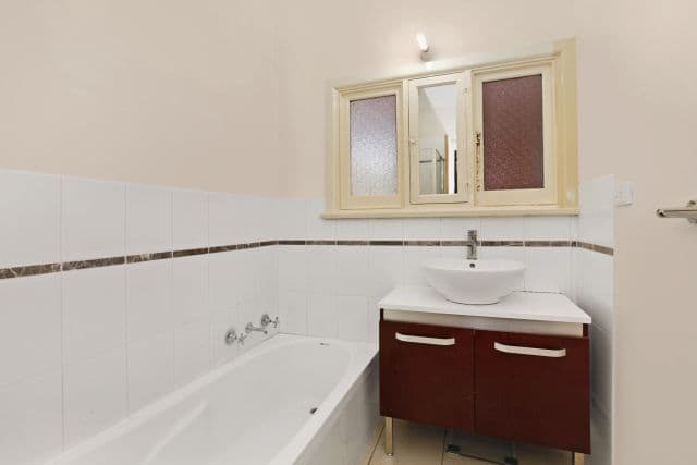 1 Dumbarton Street, RESERVOIR VIC 3073, Reservoir - Thumbnail 5
