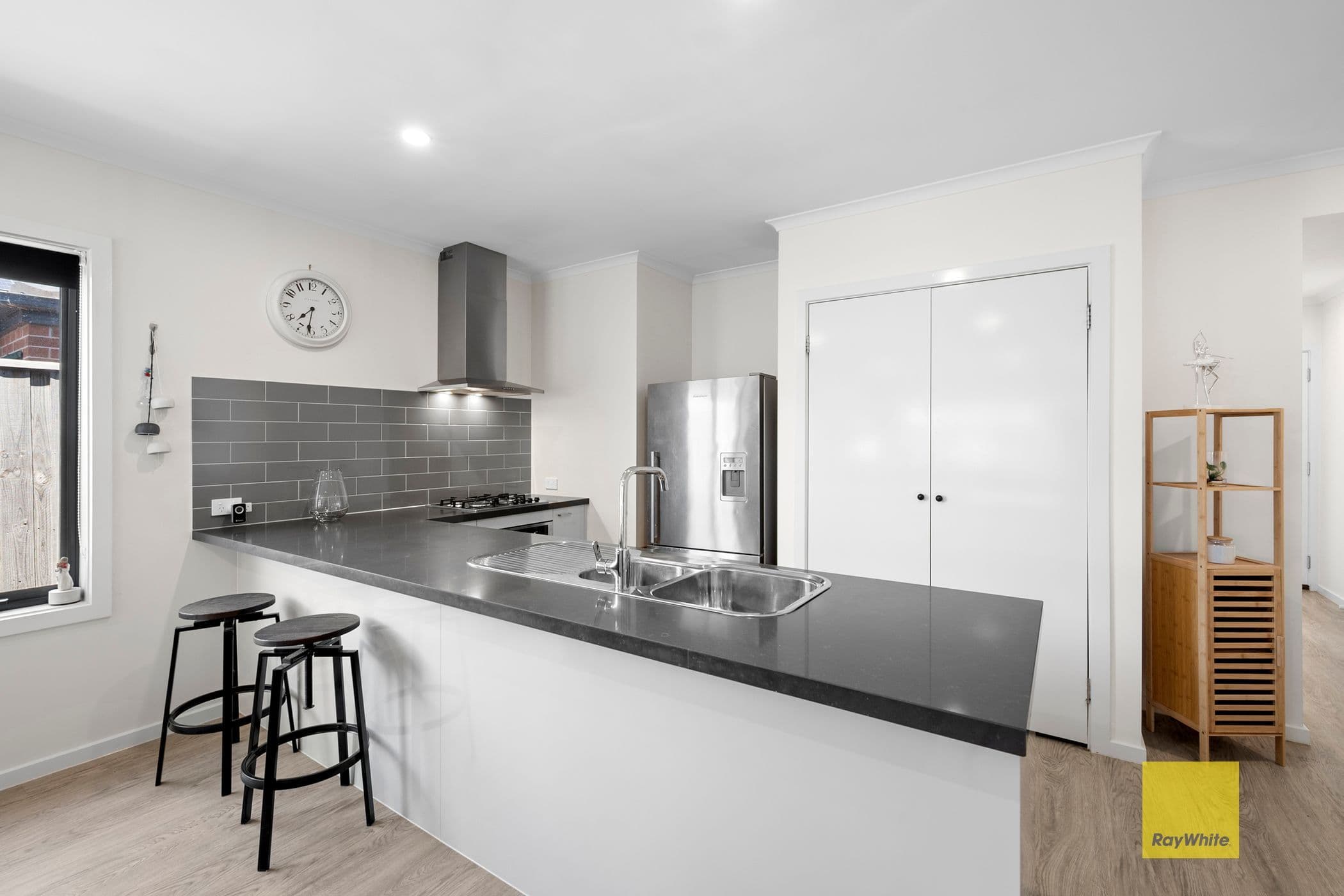 21 Everton Crescent, CHARLEMONT VIC 3217, Charlemont - Thumbnail 2