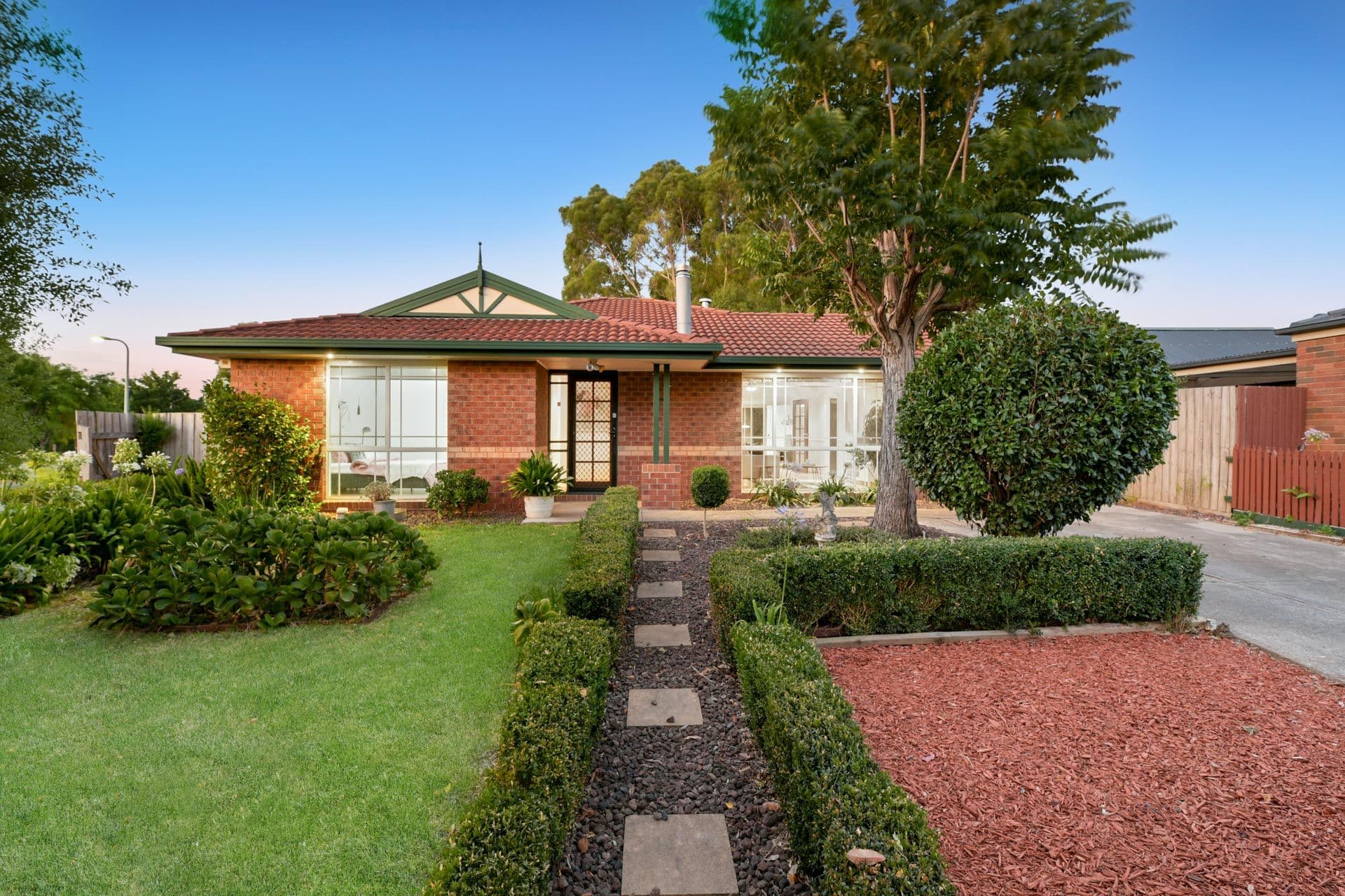 1 Yiota Court, Berwick VIC 3806, Berwick - Thumbnail 2