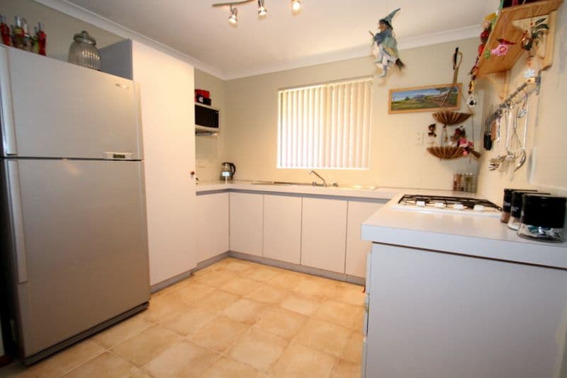4 Graydon Grove, LEDA WA 6170, Leda - Thumbnail 3