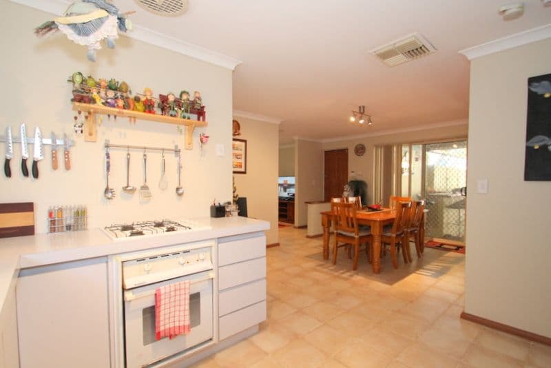 4 Graydon Grove, LEDA WA 6170, Leda - Thumbnail 7