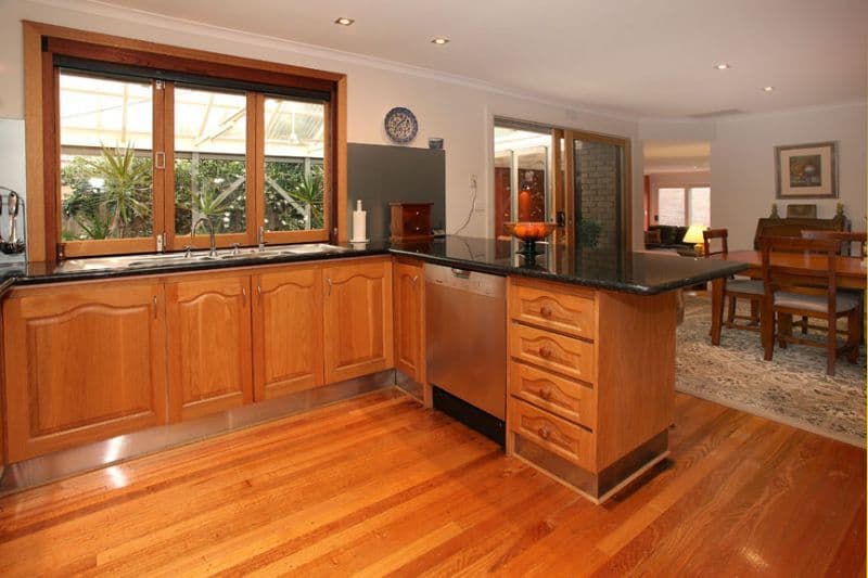 46 Cambridge Drive, GLEN WAVERLEY VIC 3150, Glen Waverley - Thumbnail 2