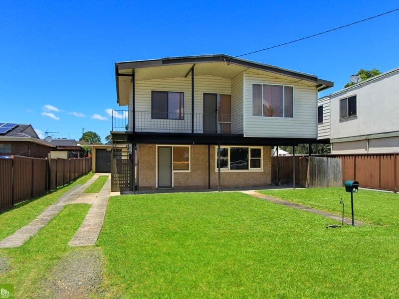 73 Deakin Street, Oak Flats - Image 1