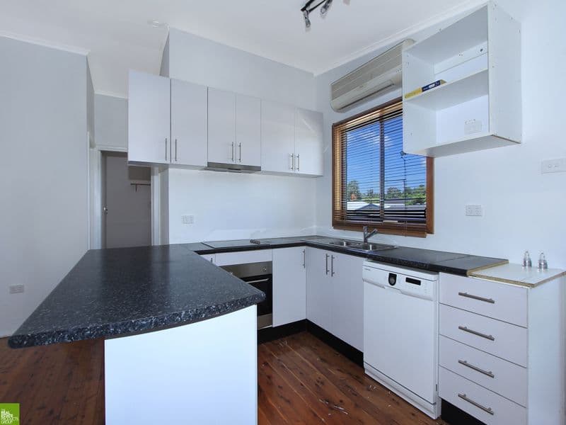 73 Deakin Street, Oak Flats - Thumbnail 2