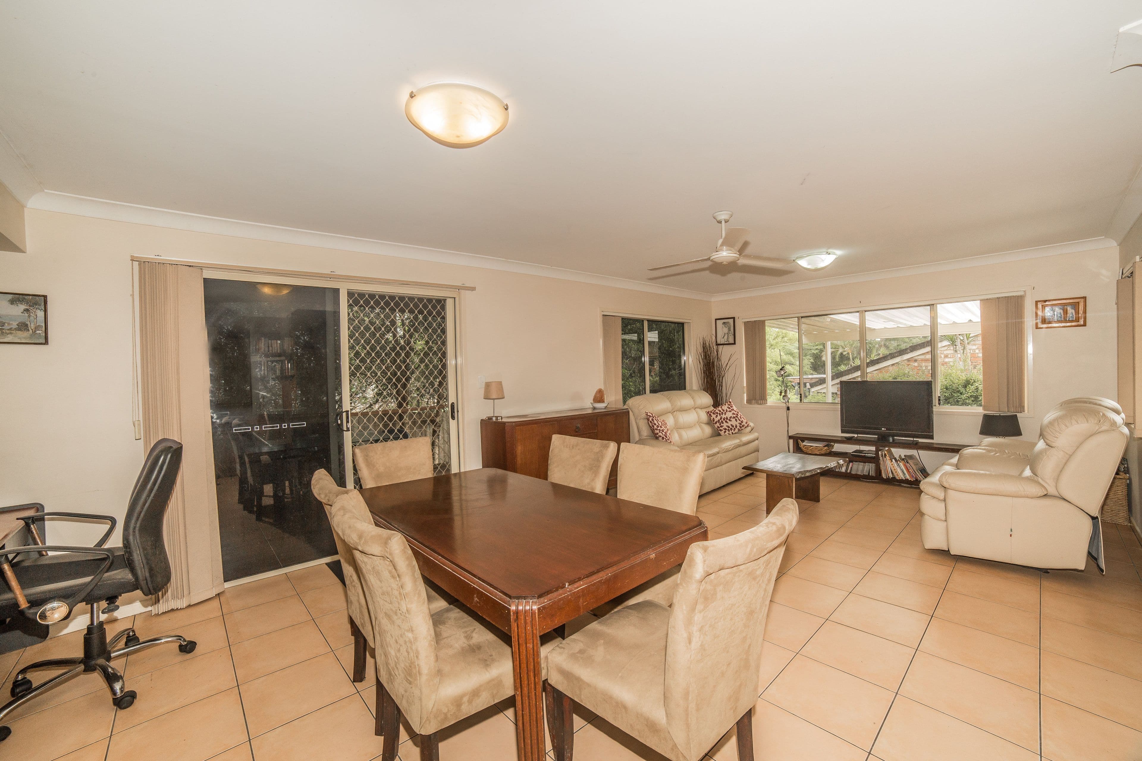 100 Kumbari Avenue, Labrador QLD 4215, Labrador - Thumbnail 4