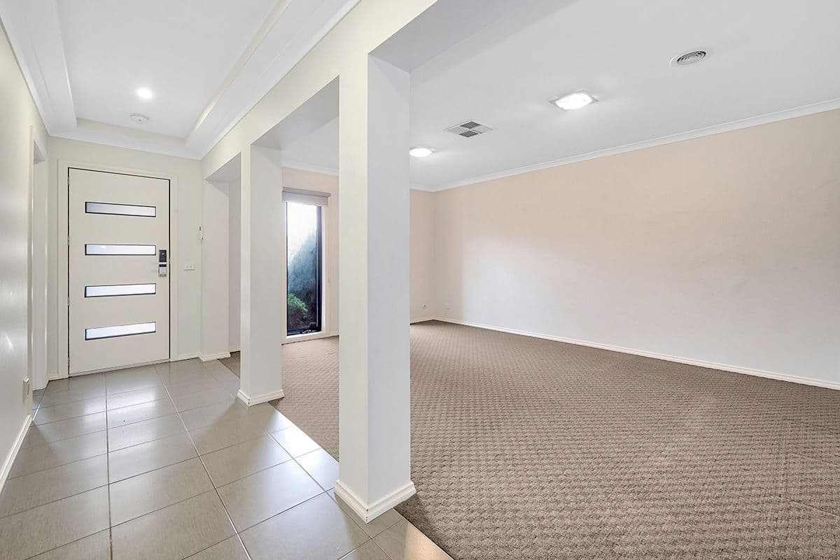 14 Charlbury Crescent, Cranbourne North VIC 3977, Cranbourne North - Thumbnail 4