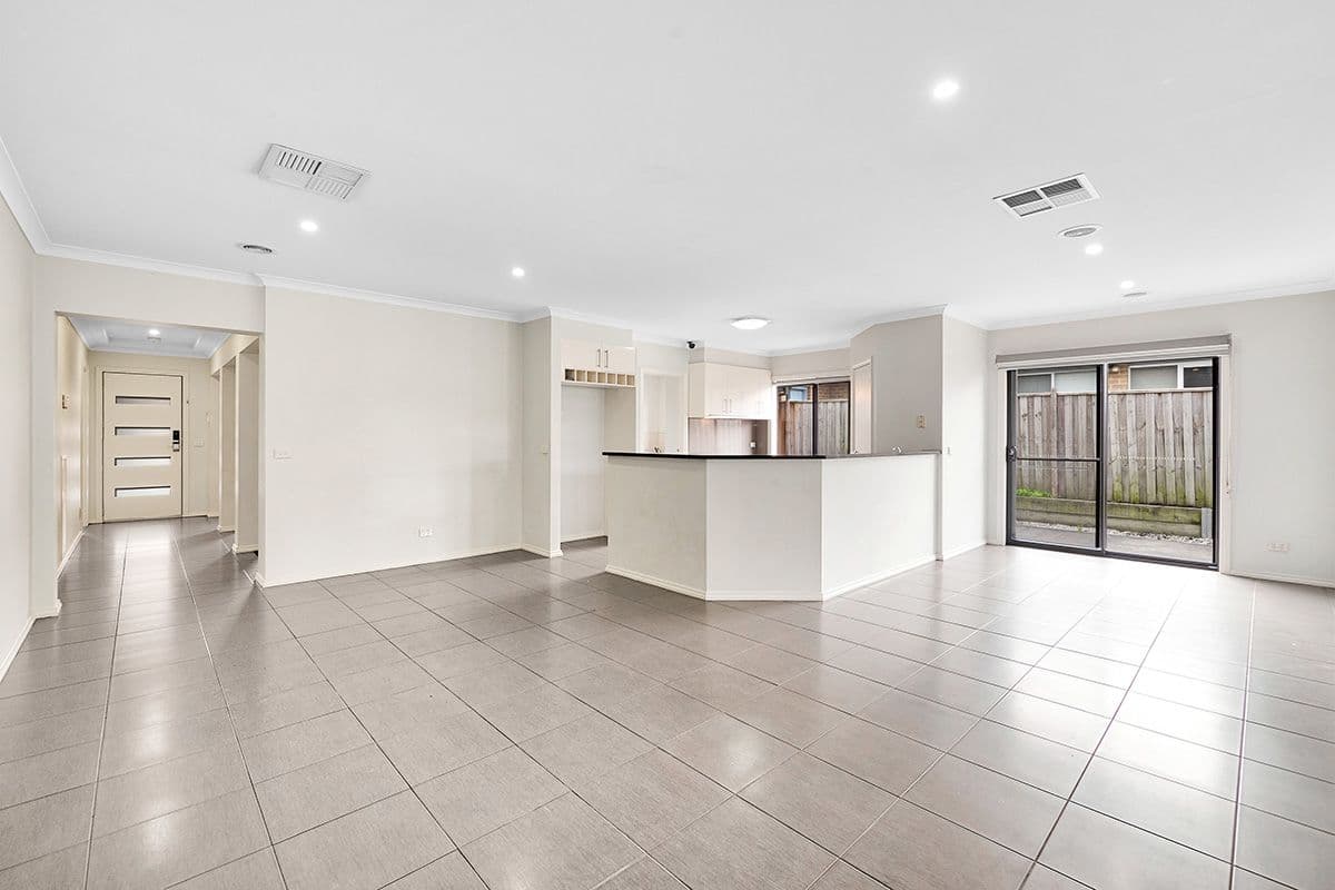 14 Charlbury Crescent, Cranbourne North VIC 3977, Cranbourne North - Thumbnail 5