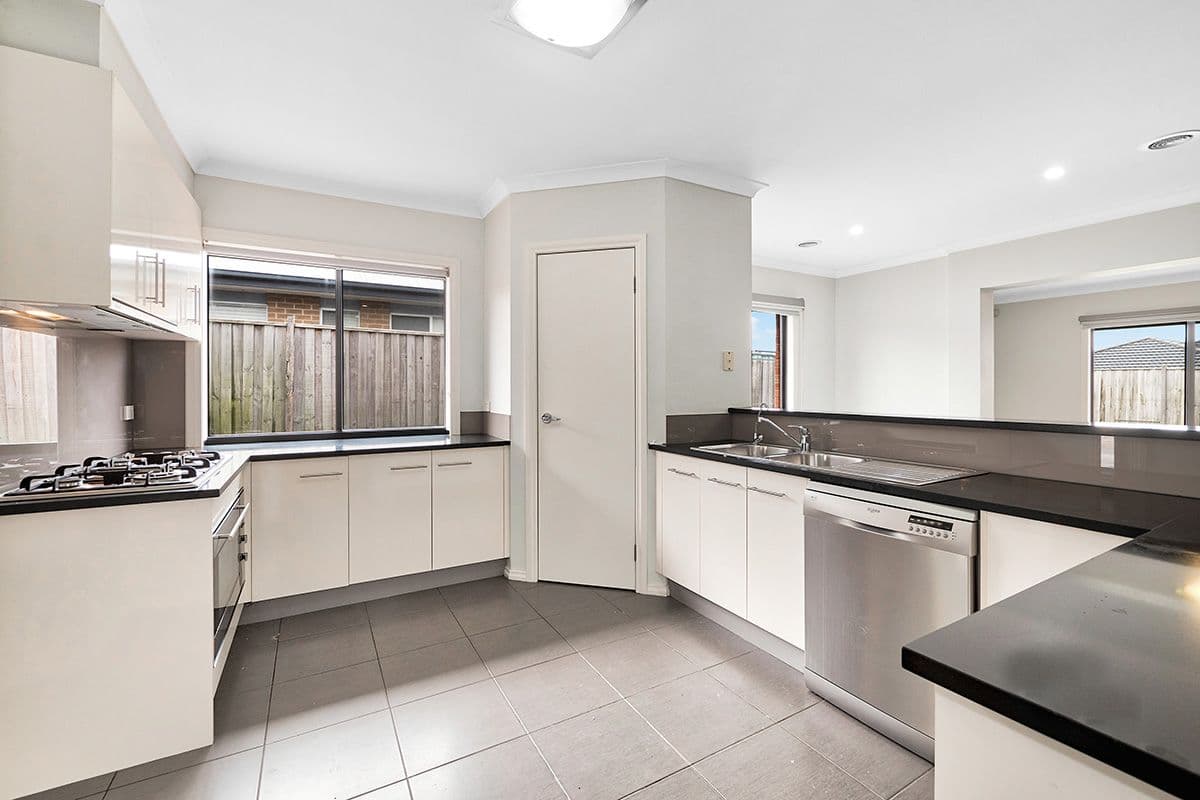 14 Charlbury Crescent, Cranbourne North VIC 3977, Cranbourne North - Thumbnail 7