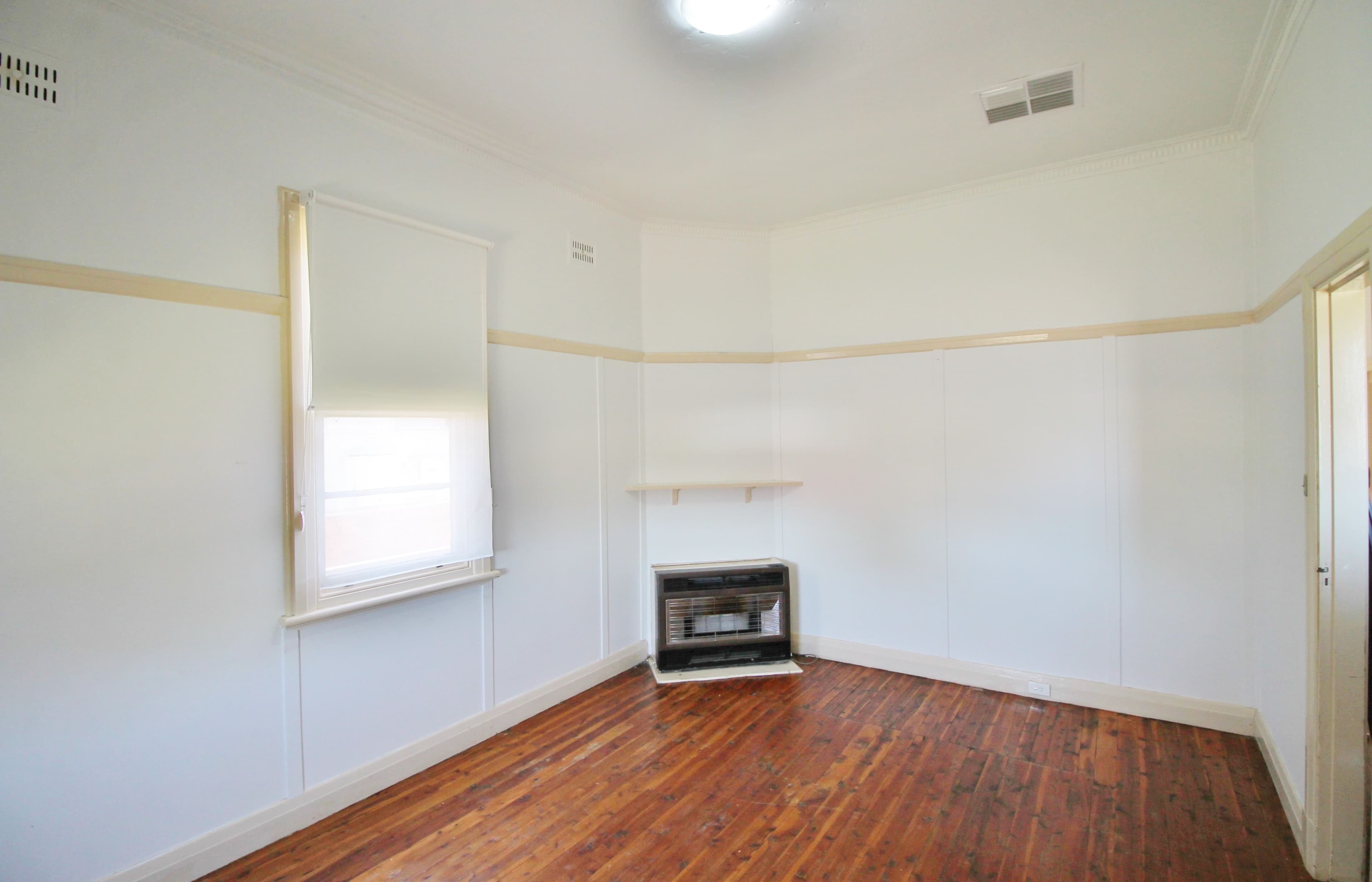 29 Yass Street, Young NSW 2594, Young - Thumbnail 4