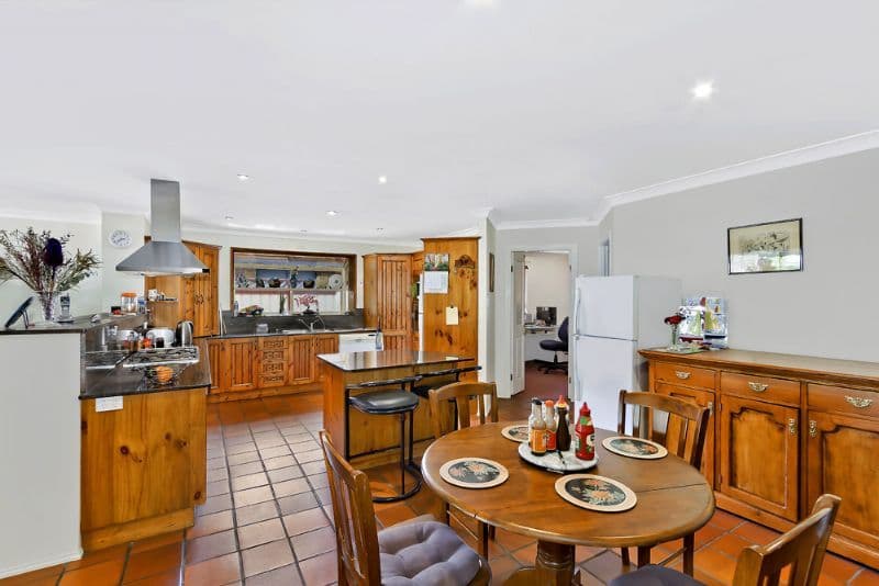 14 Geoffrey Road, CHITTAWAY POINT NSW 2261, Chittaway Point - Thumbnail 6