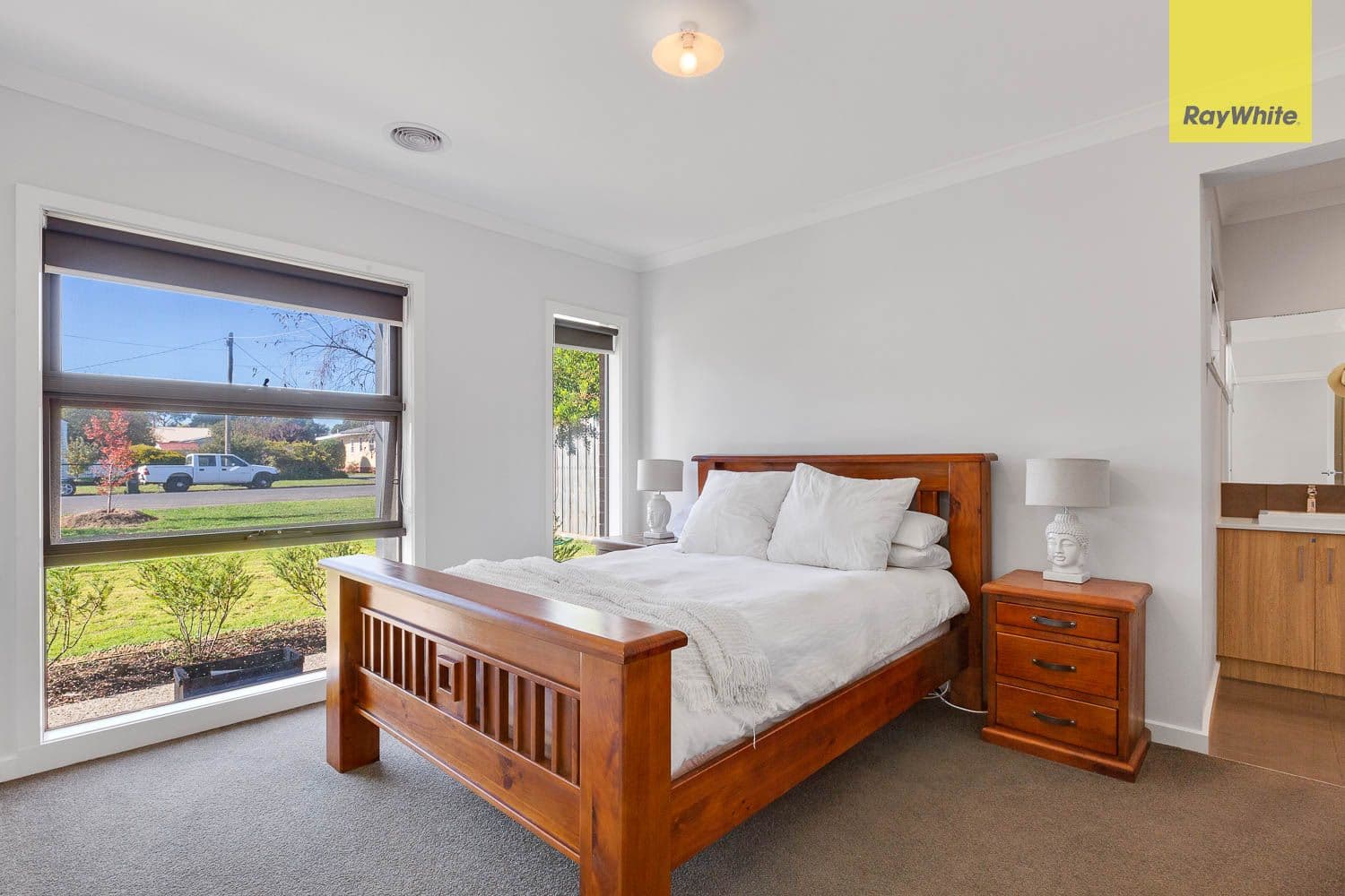 11 Cowie Street, Ballan VIC 3342, Ballan - Thumbnail 2