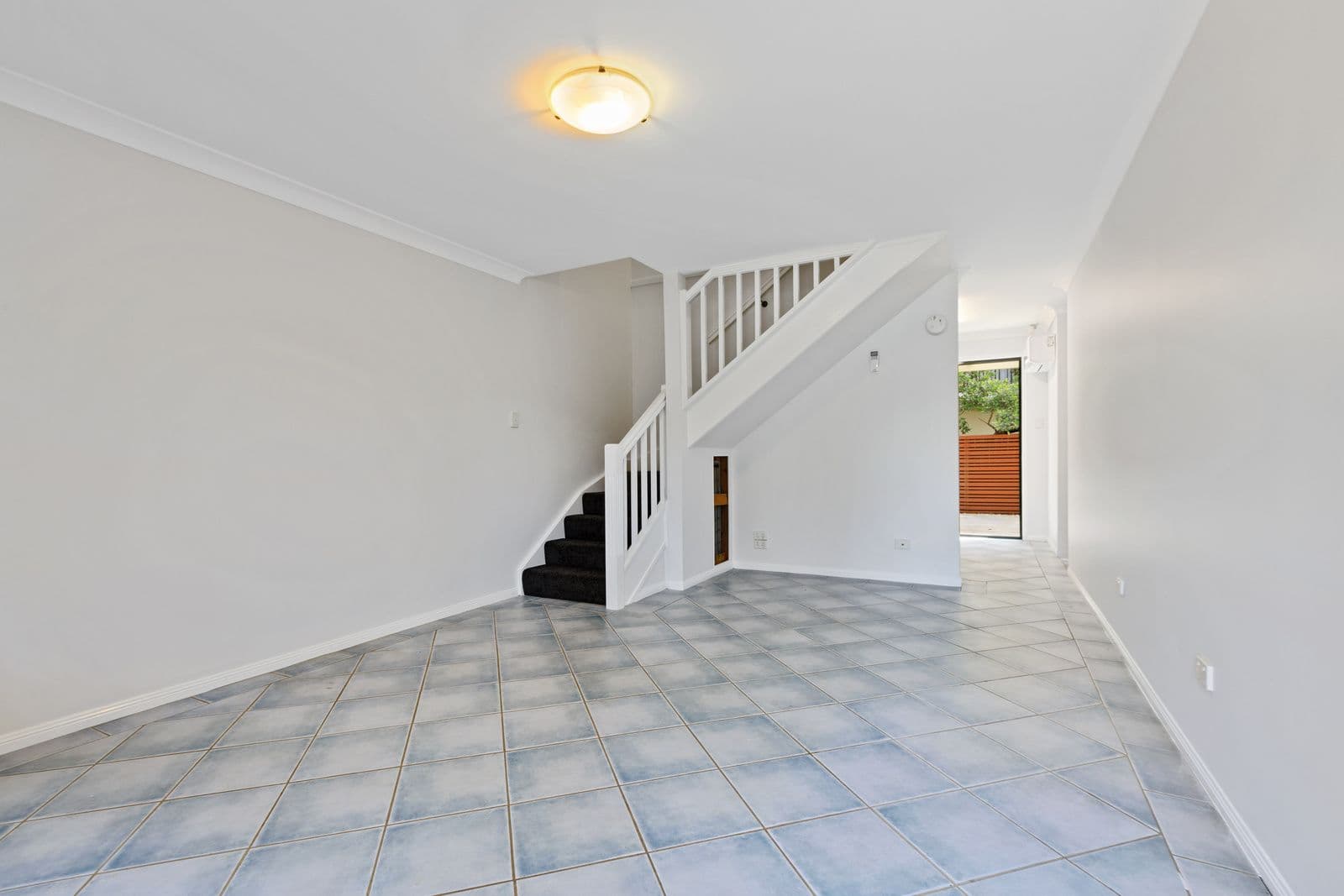 33 Gladys Street, Greenslopes QLD 4120, Greenslopes - Thumbnail 2