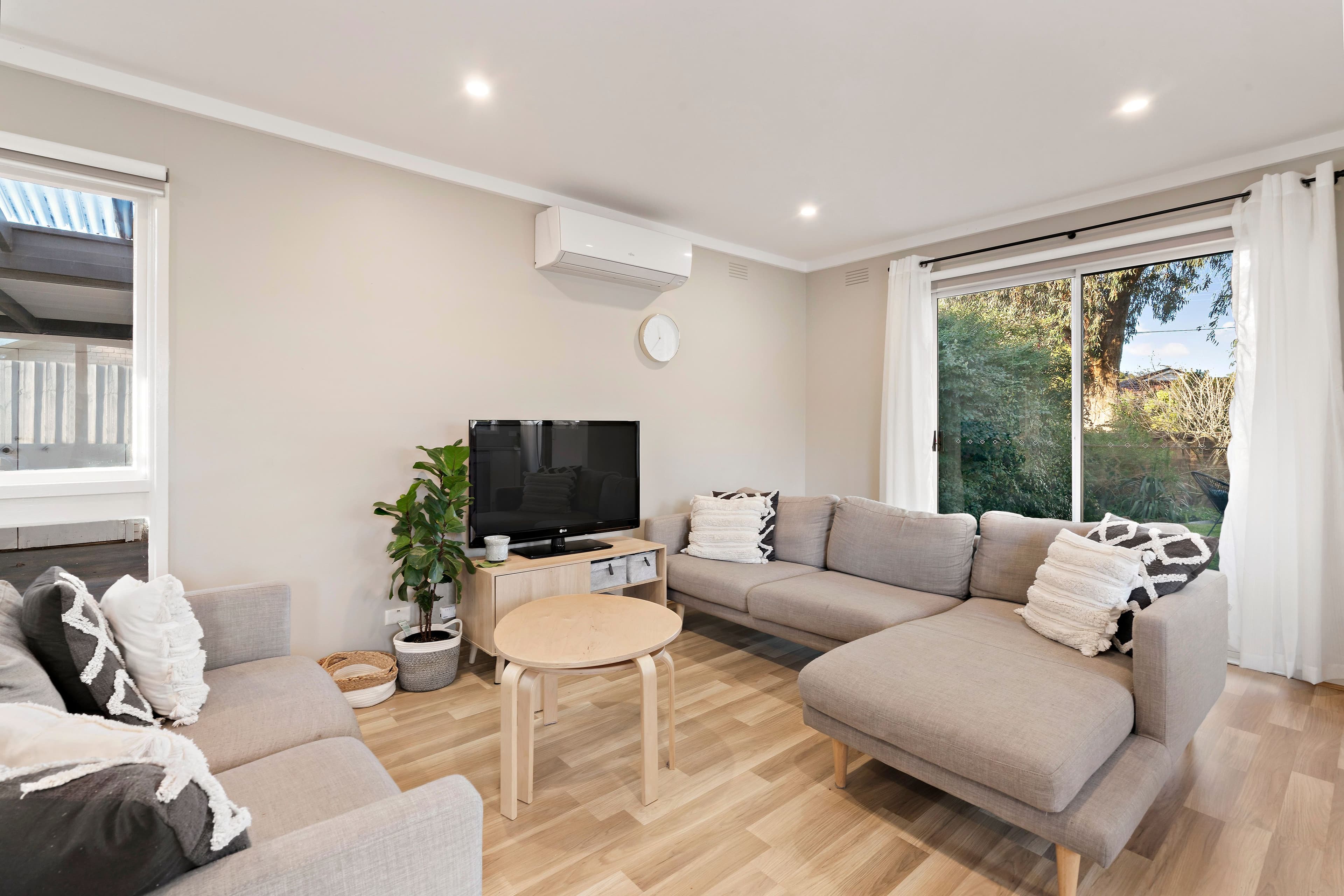 2 Carlisle Court, Frankston VIC 3199, Frankston - Thumbnail 3