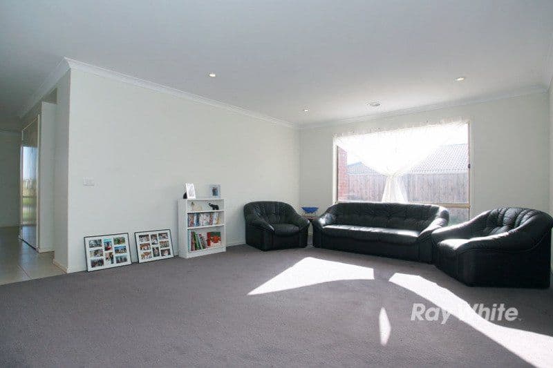 28 Yammerbook Way, CRANBOURNE VIC 3977, Cranbourne East - Thumbnail 2