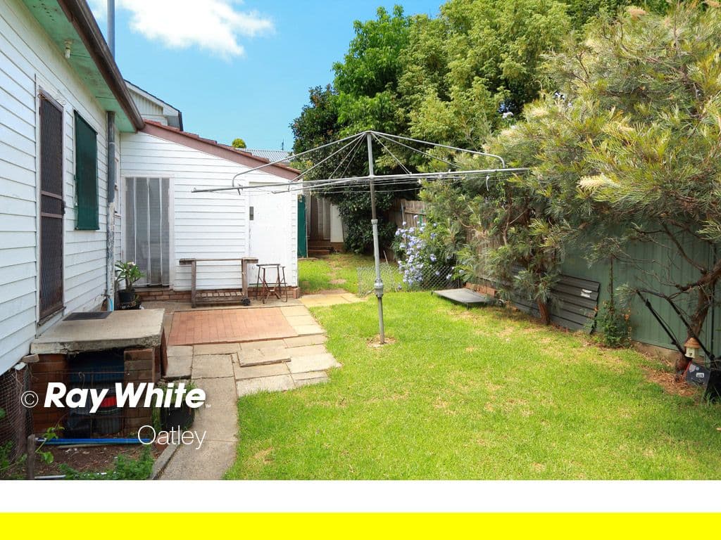 6 Coreen Avenue, Peakhurst NSW 2210, Peakhurst - Thumbnail 3