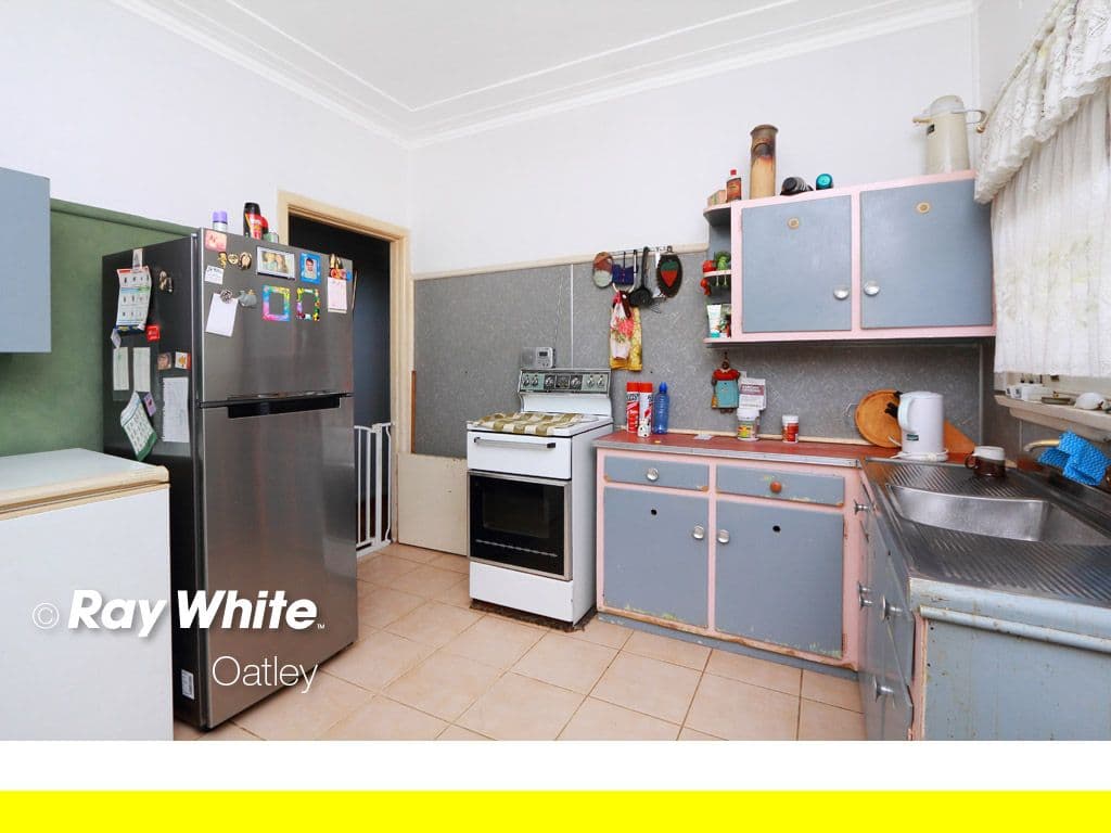 6 Coreen Avenue, Peakhurst NSW 2210, Peakhurst - Thumbnail 4