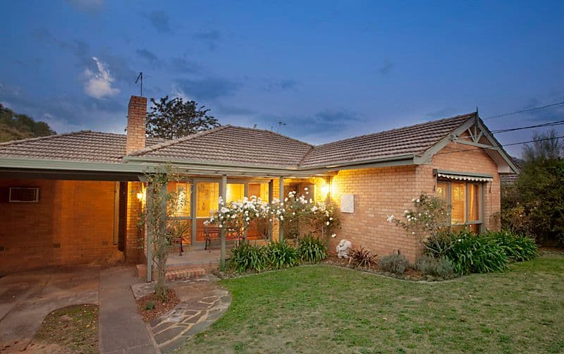 18  St Clair Crescent, MOUNT WAVERLEY VIC 3149, Mount Waverley - Image 1