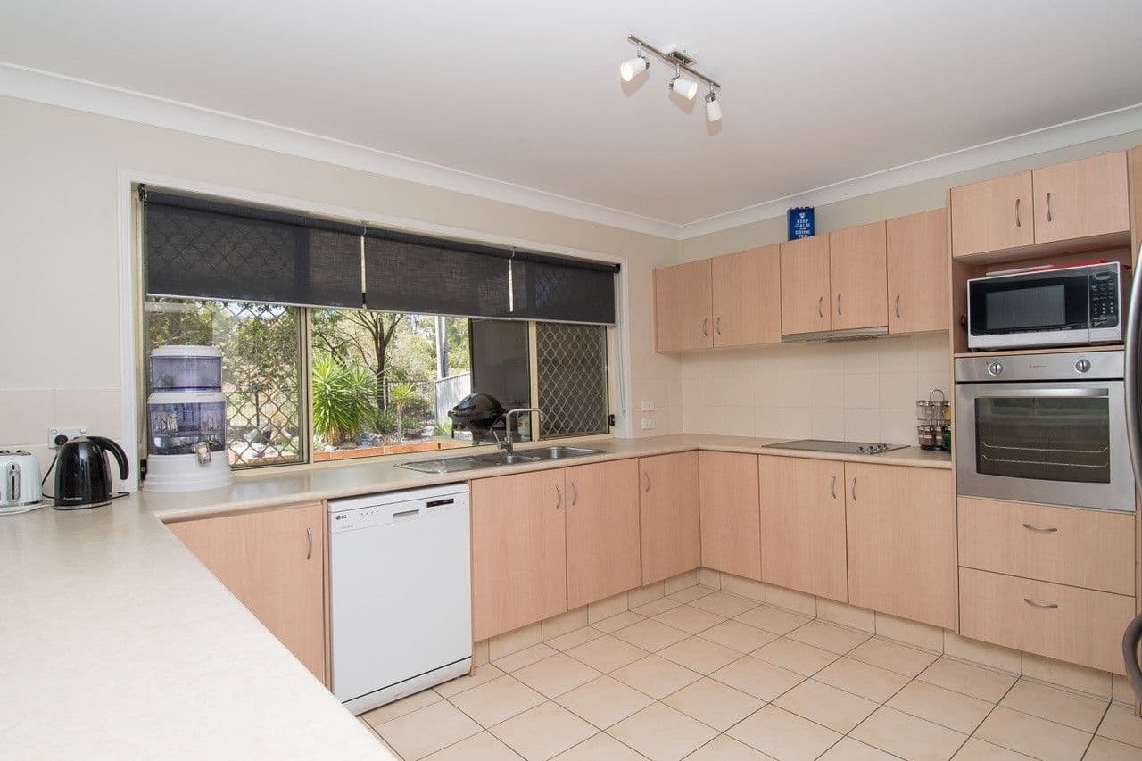 8 Golden Bear Drive, Arundel QLD 4214, Arundel - Thumbnail 7