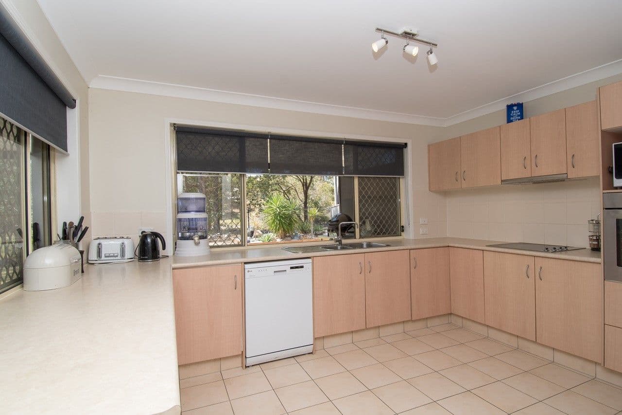 8 Golden Bear Drive, Arundel QLD 4214, Arundel - Thumbnail 8