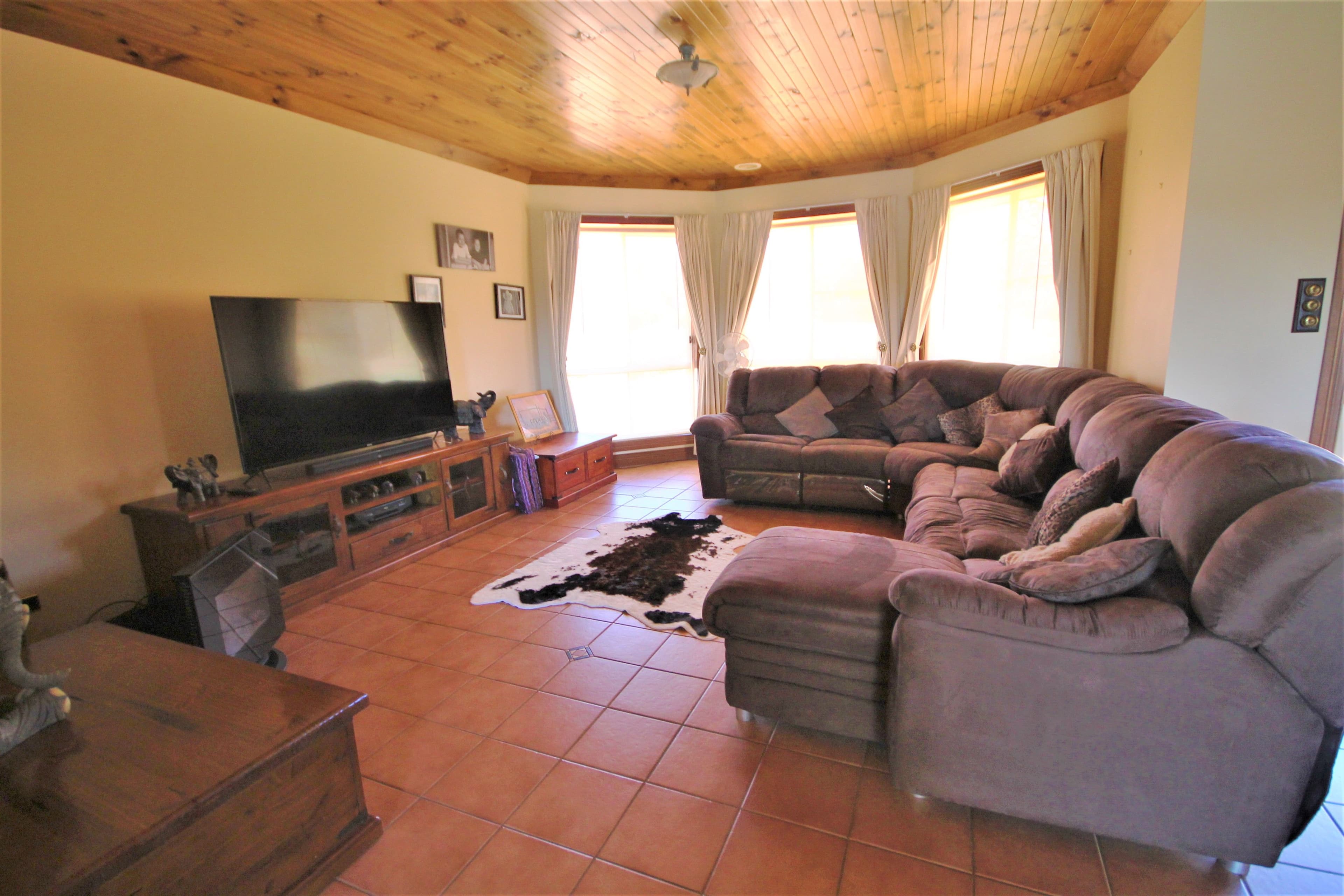 4 Forsythe Avenue, Young - Thumbnail 5