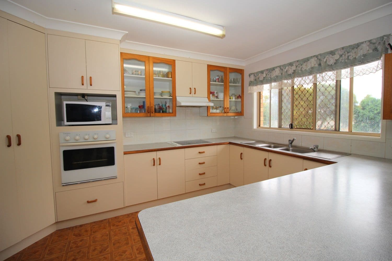 23B Crendon Street, Emerald QLD 4720, Emerald - Thumbnail 2