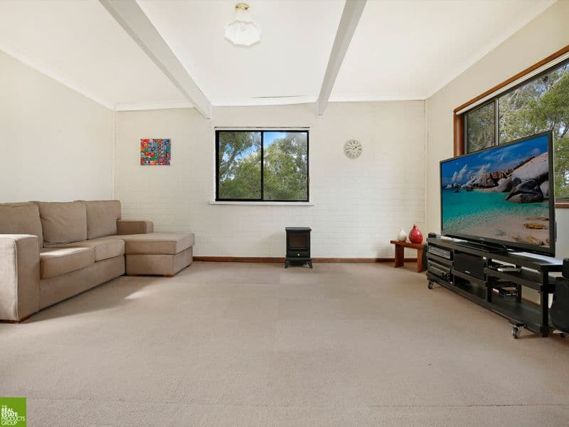 15 Loch Lomond Avenue, Farmborough Heights - Thumbnail 2