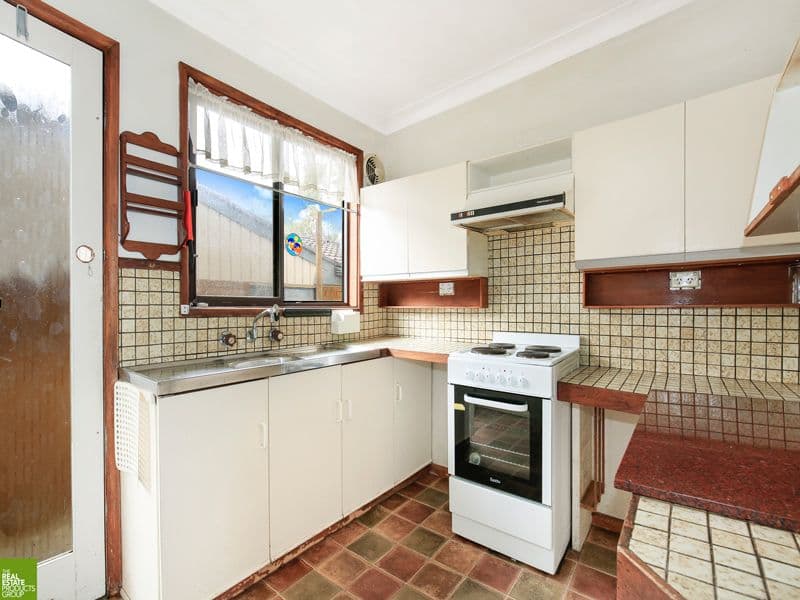 15 Loch Lomond Avenue, Farmborough Heights - Thumbnail 3